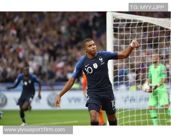 姆巴佩精彩戏耍对手轻松过人射门展现超强个人能力 姆巴佩精彩戏耍对手轻松过人射门展现超强个人能力